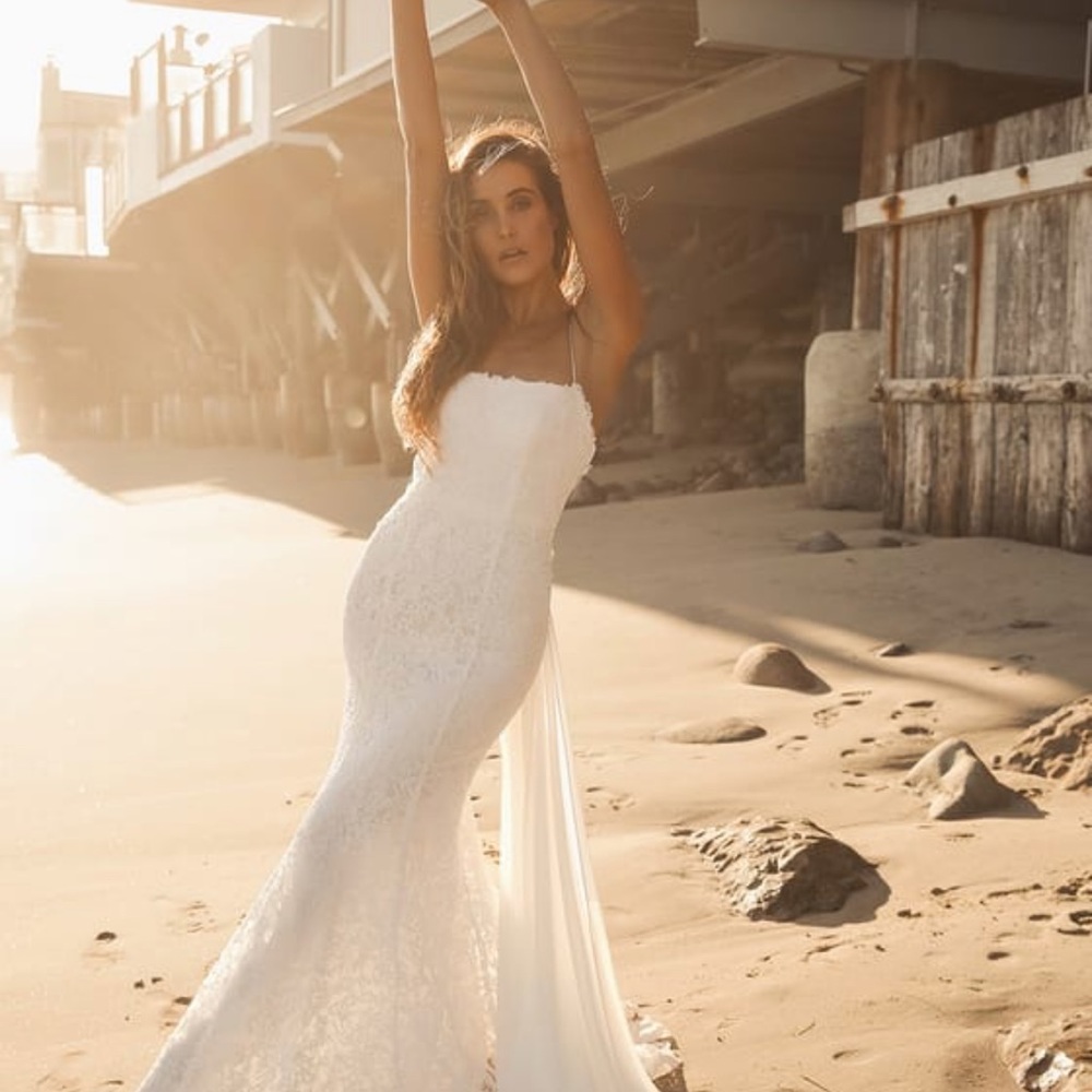 Lulu’s wedding dress *NEVER WORN*